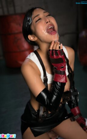 Emiri Momota blowbanged on her knees and bukkake facial cumshots