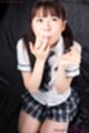 Araki mai sucking fingers on her knees cum in her mouth